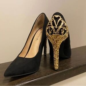 7.5 JustFab Black and Gold Women's Heels
